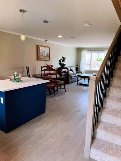 Brand New Luxury 2-Bedroom Townhouse. Duncan Exteriör bild